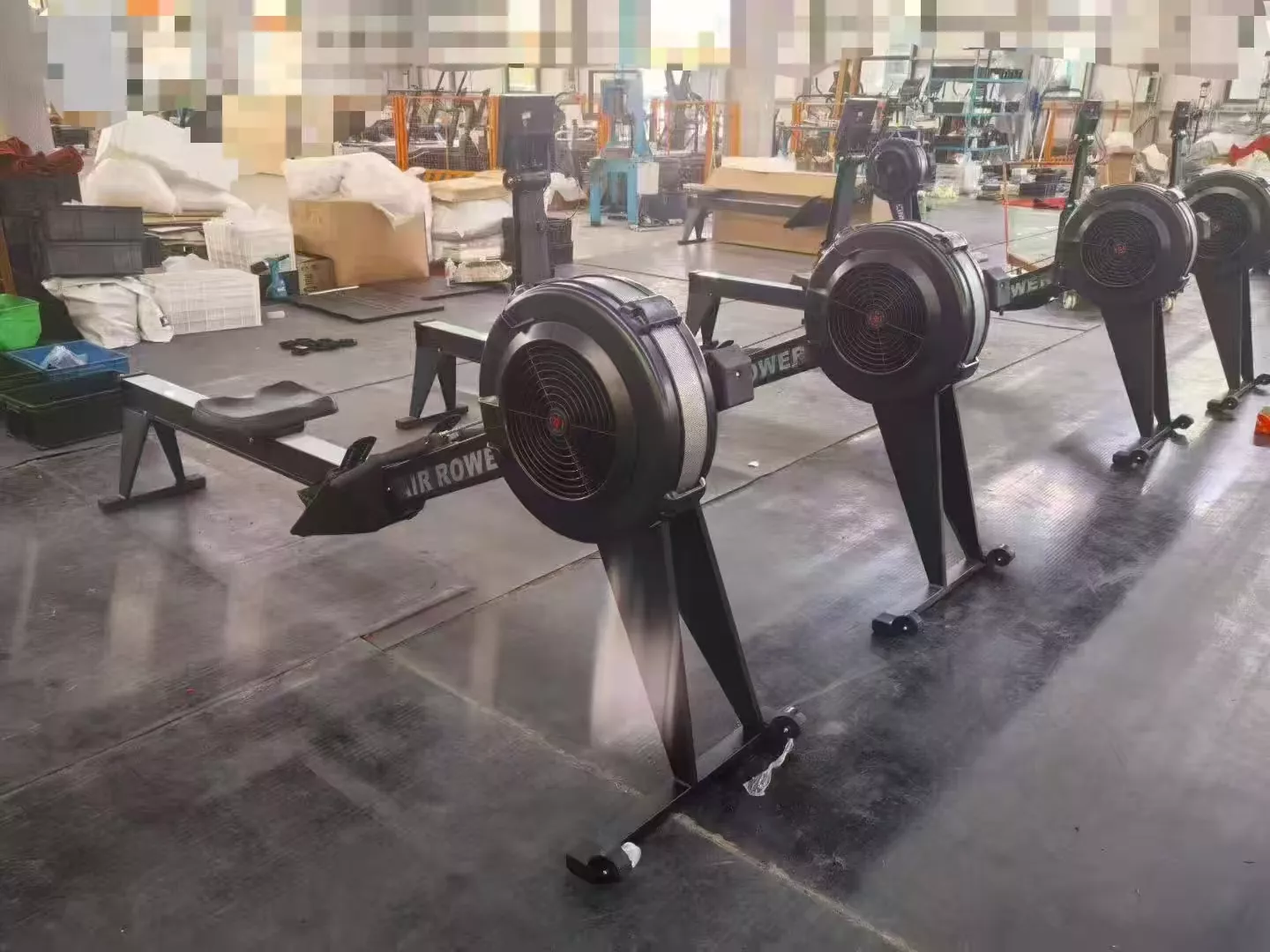 Bạn đang tìm kiếm một nhà máy đáng tin cậy cho máy chèo thuyền thương mại số lượng lớn?